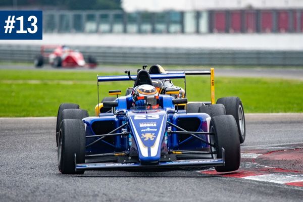 Indycars on the track